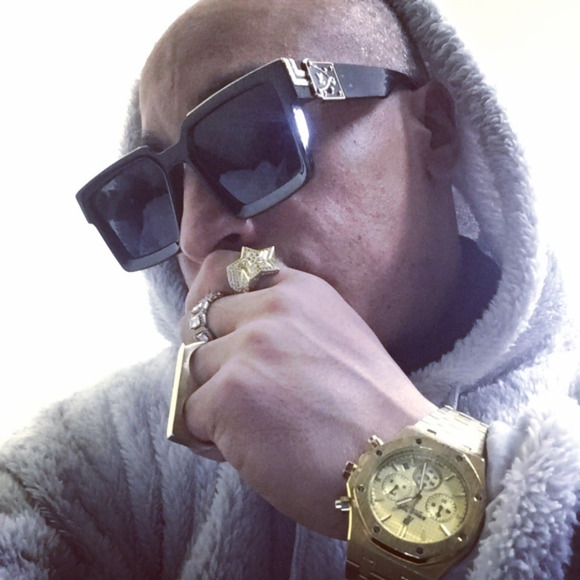 Meet your Posher, Monday - Picture 1 of 12